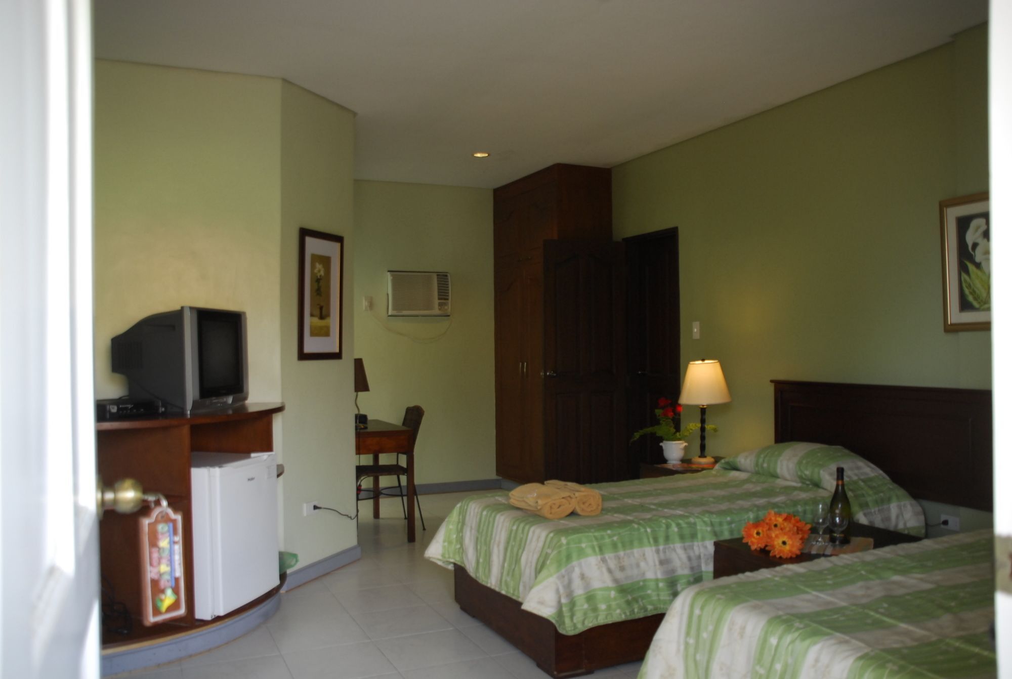 Playa Papagayo Beach Inn Olongapo Exteriér fotografie